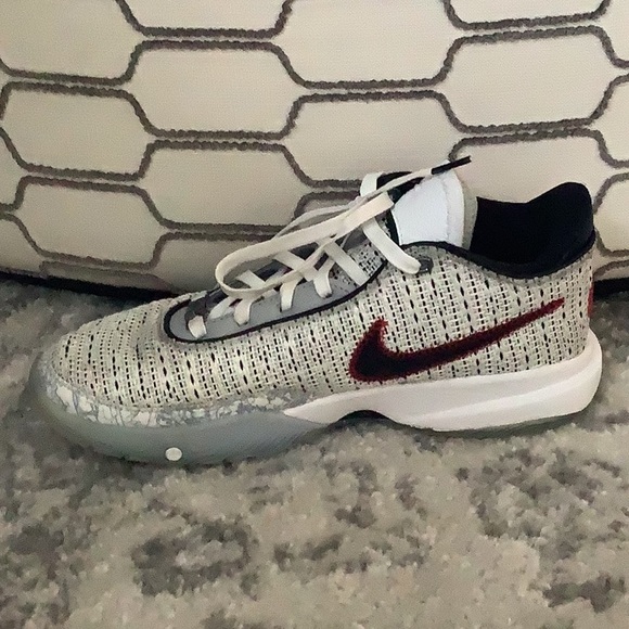 LeBron James 20’s - Picture 4 of 6